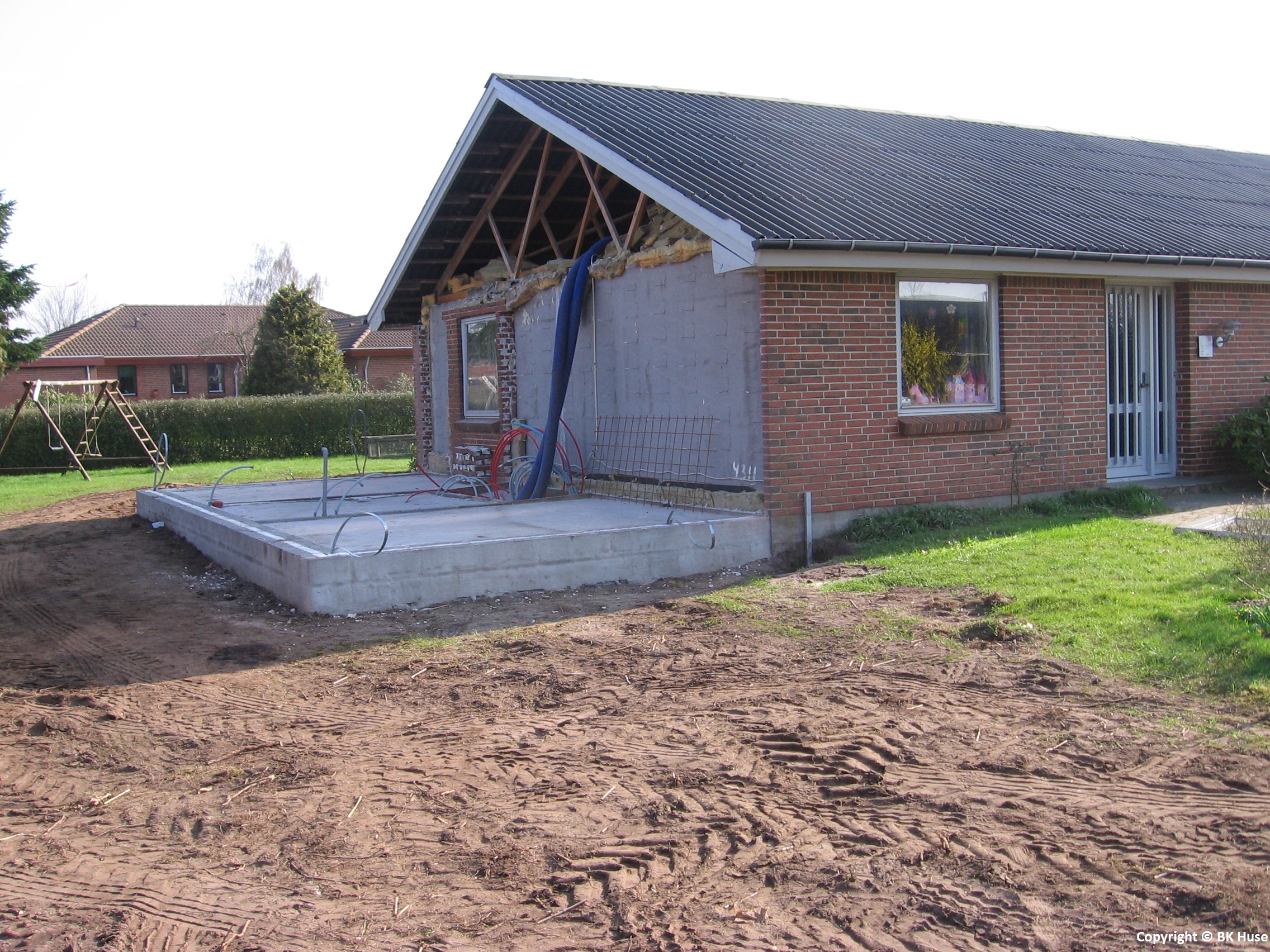 Tilbygning til eksisterende bygning. Færdig i 2006.