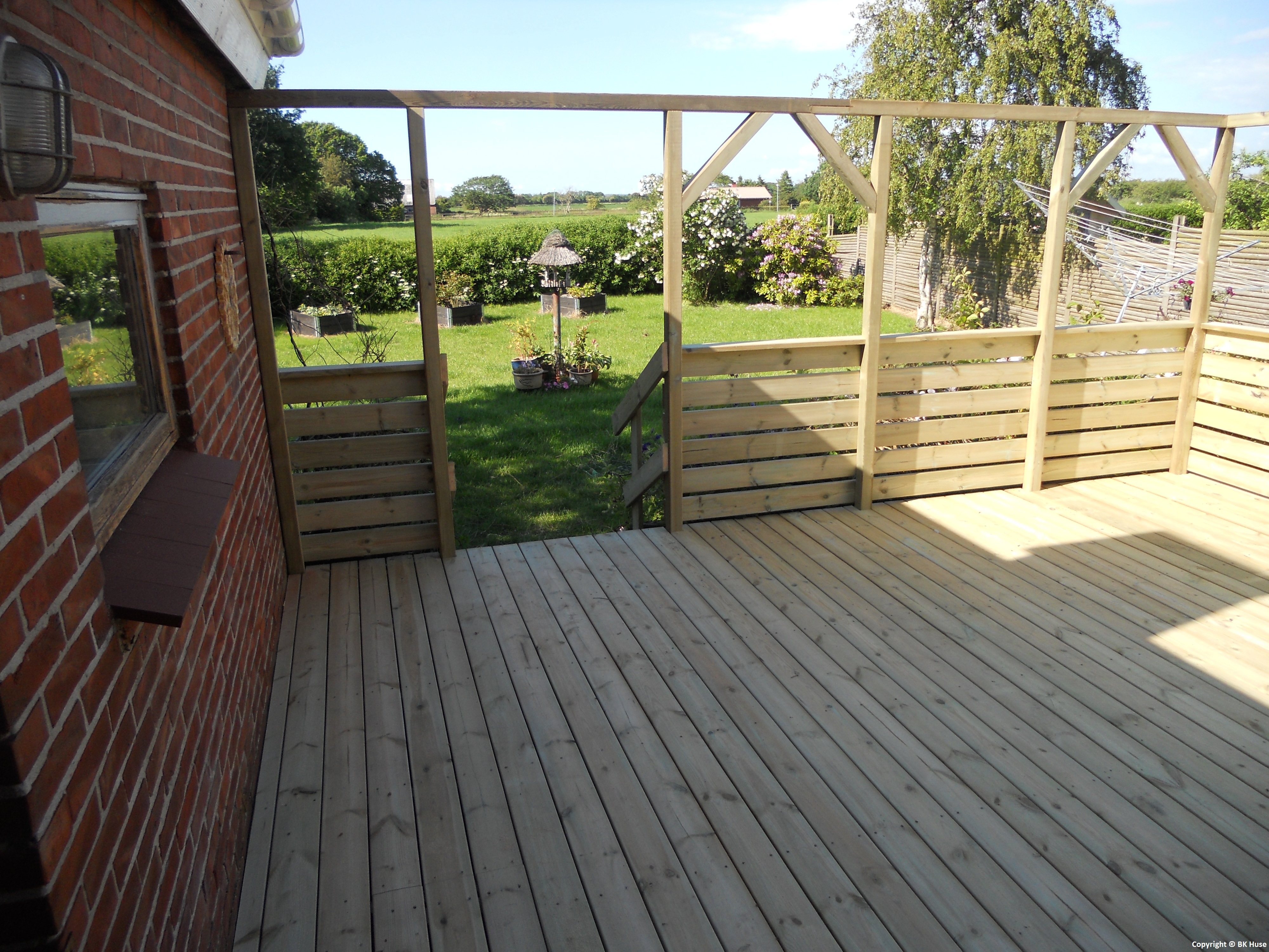 Her ses en terrasse, som jeg har bygget.